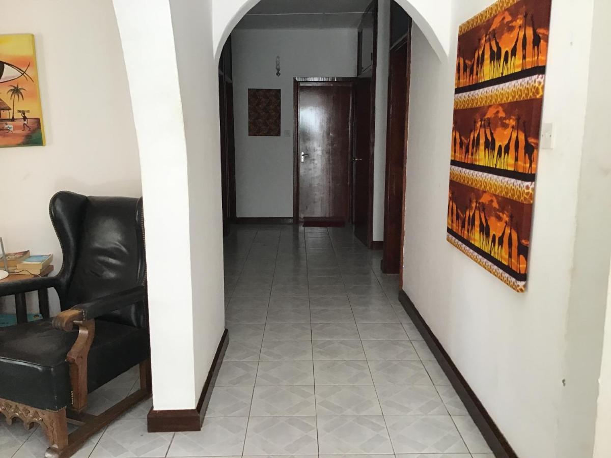 Anns Guesthouse Bakaugambia Exterior photo