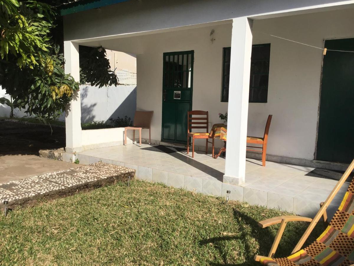 Anns Guesthouse Bakaugambia Exterior photo