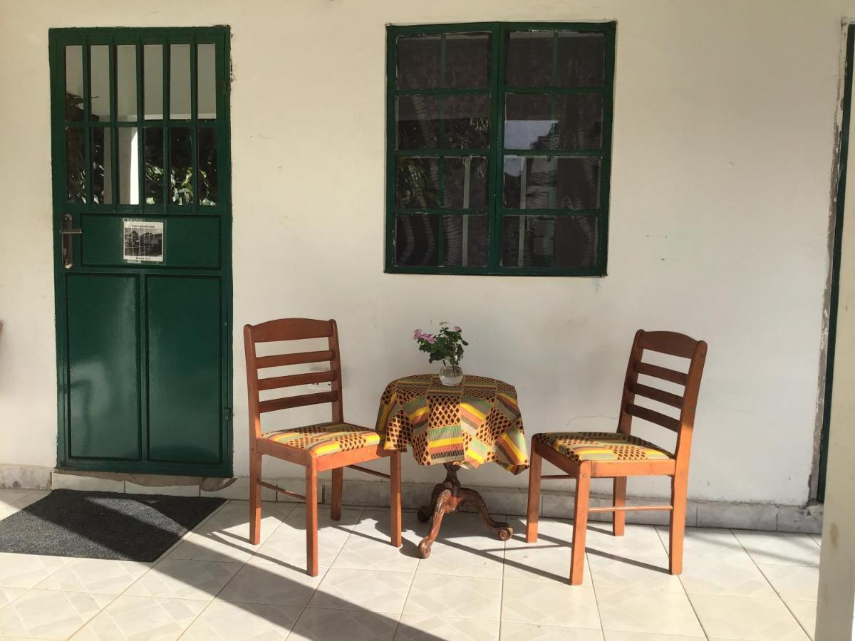 Anns Guesthouse Bakaugambia Exterior photo