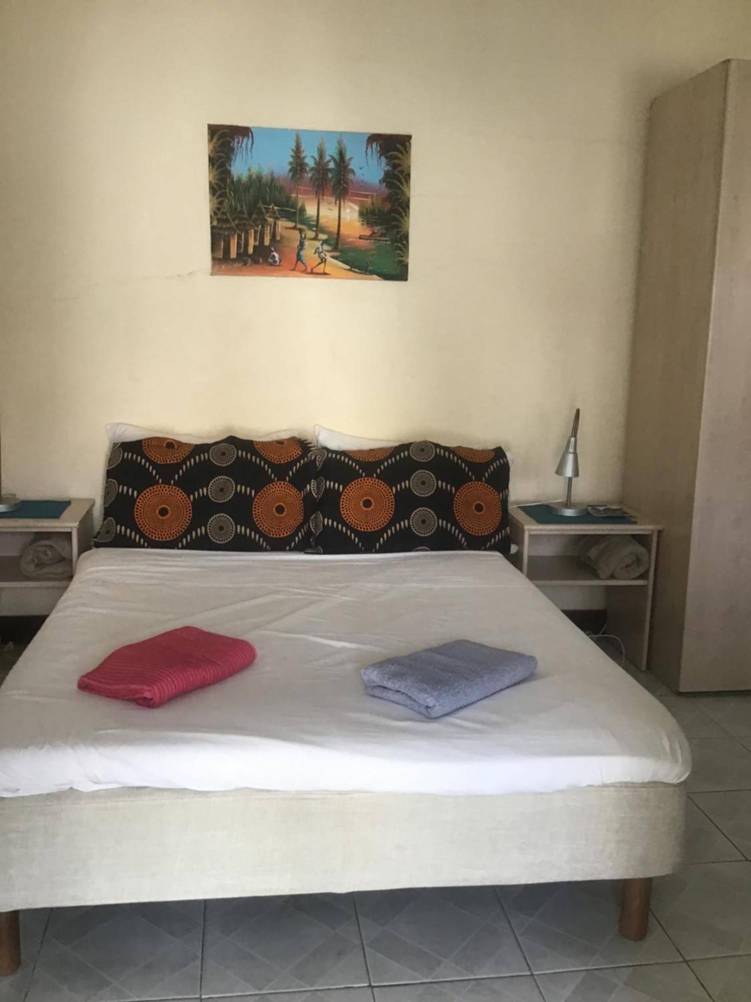 Anns Guesthouse Bakaugambia Exterior photo