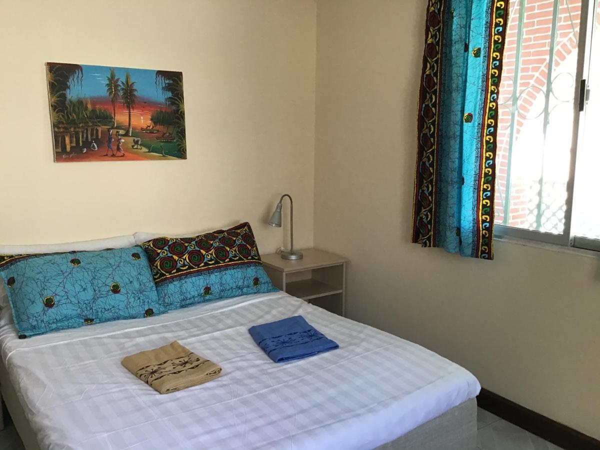 Anns Guesthouse Bakaugambia Exterior photo